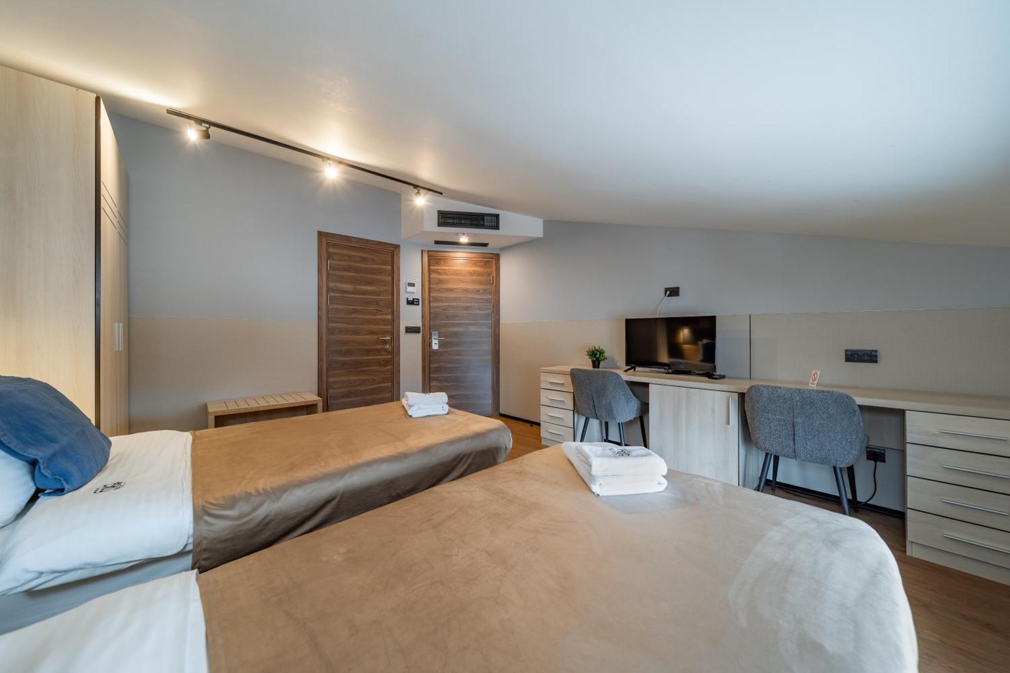 Hotel City Code Vizura garni RENEW Belgrado Esterno foto