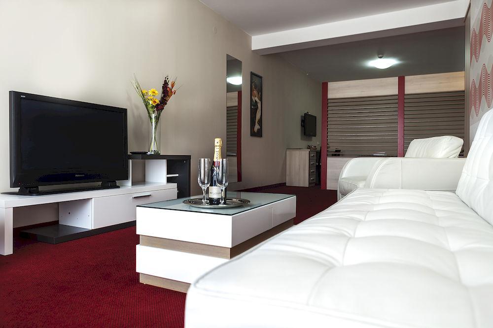 Hotel City Code Vizura garni RENEW Belgrado Esterno foto